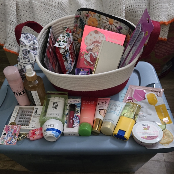 Beauty Bundle with Storage Basket with Rope Design - Picture 1 of 9